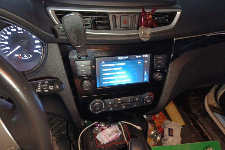 Used Nissan Qashqai 2017 2.0L CVT Smart Enjoyment Version China VI Standard Audio And AC Panel