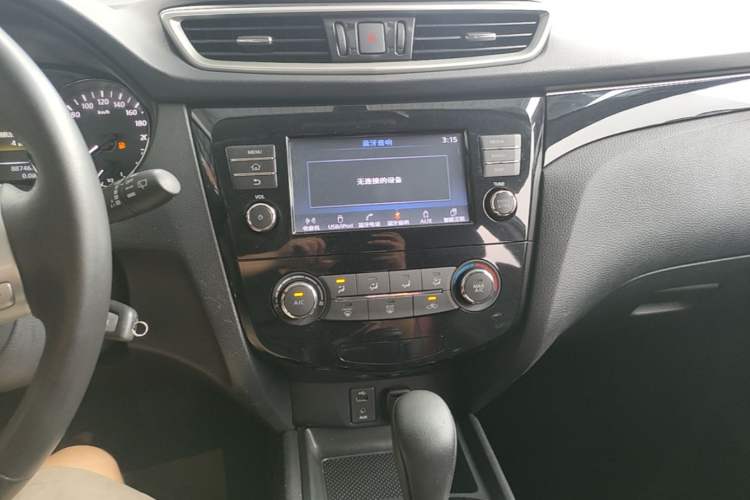 Used Nissan Qashqai 2017 2.0L CVT Smart Enjoyment Version China V Standard Audio And AC Panel