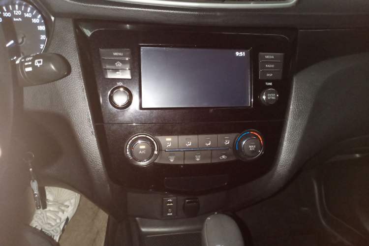 Used Nissan Qashqai 2017 2.0L CVT Elite Edition China V Standard Audio And AC Panel