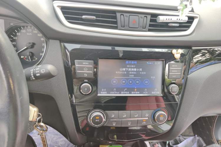 Used Nissan Qashqai 2017 2.0L CVT Smart Enjoyment Version China V Standard Audio And AC Panel