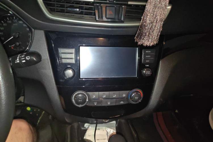Used Nissan Qashqai 2017 2.0L CVT Elite Edition China V Standard Audio And AC Panel