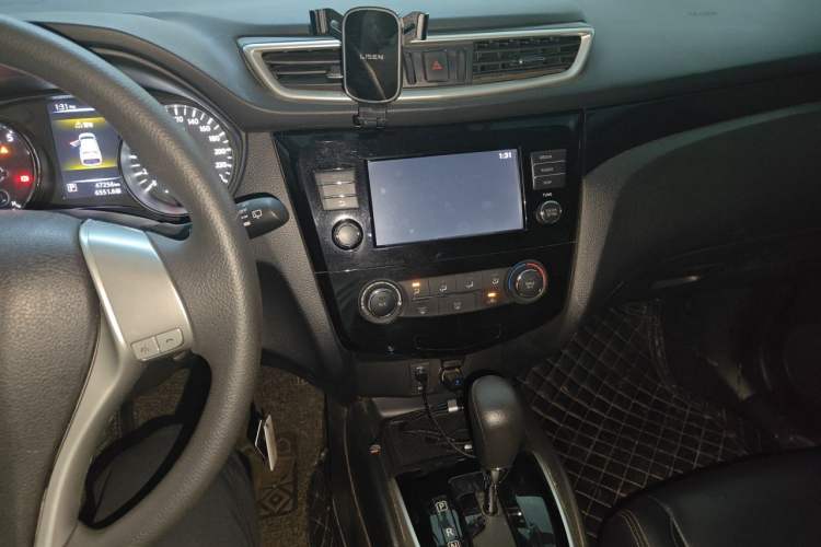 Used Nissan Qashqai 2017 2.0L CVT Elite Edition China V Standard Audio And AC Panel