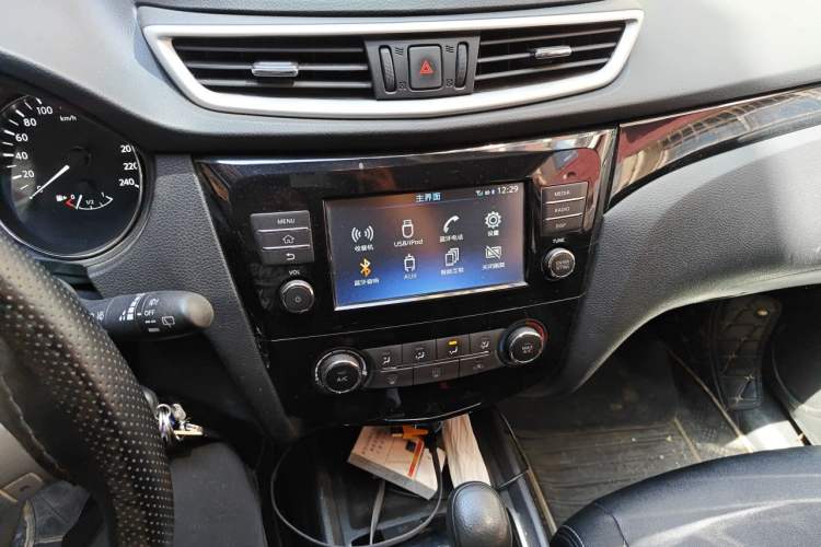 Used Nissan Qashqai 2017 2.0L CVT Elite Edition China V Standard Audio And AC Panel