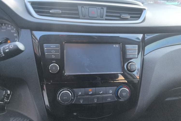 Used Nissan Qashqai 2017 2.0L CVT Elite Edition China VI Standard Audio And AC Panel