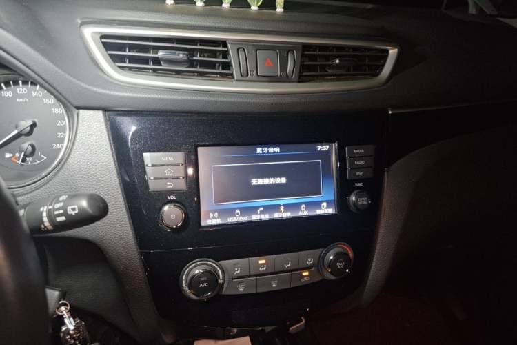 Used Nissan Qashqai 2017 2.0L CVT Smart Enjoyment Version China V Standard Audio And AC Panel
