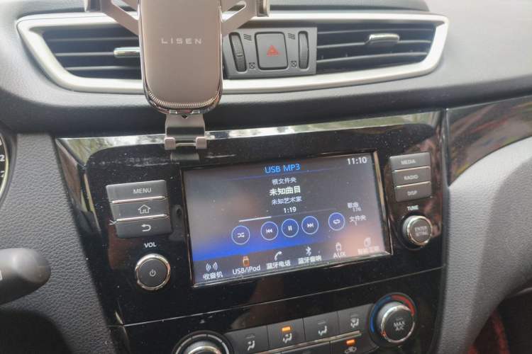 Used Nissan Qashqai 2017 2.0L CVT Elite Edition China V Standard Audio And AC Panel