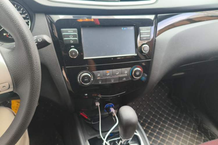 Used Nissan Qashqai 2017 2.0L CVT Elite Edition China V Standard Audio And AC Panel