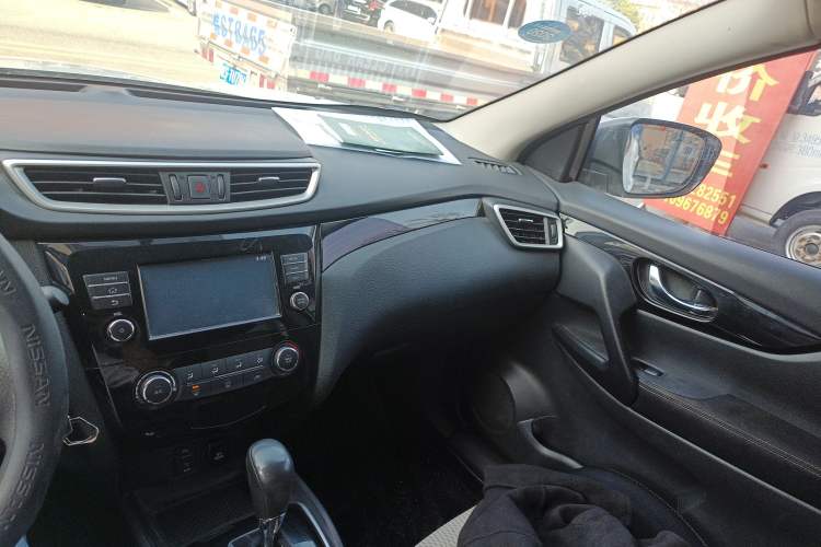 Used Nissan Qashqai 2017 2.0L CVT Elite Edition China V Standard Audio And AC Panel