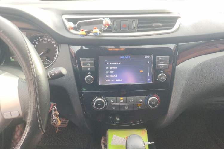 Used Nissan Qashqai 2017 2.0L CVT Elite Edition China V Standard Audio And AC Panel