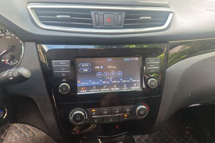 Used Nissan Qashqai 2017 2.0L CVT Smart Enjoyment Version China V Standard Audio And AC Panel
