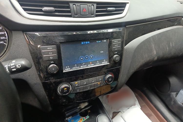 Used Nissan Qashqai 2017 2.0L CVT Smart Enjoyment Version China V Standard Audio And AC Panel