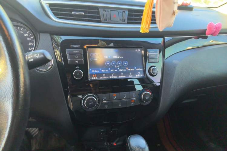Used Nissan Qashqai 2017 2.0L CVT Luxury Edition China V Standard Audio And AC Panel