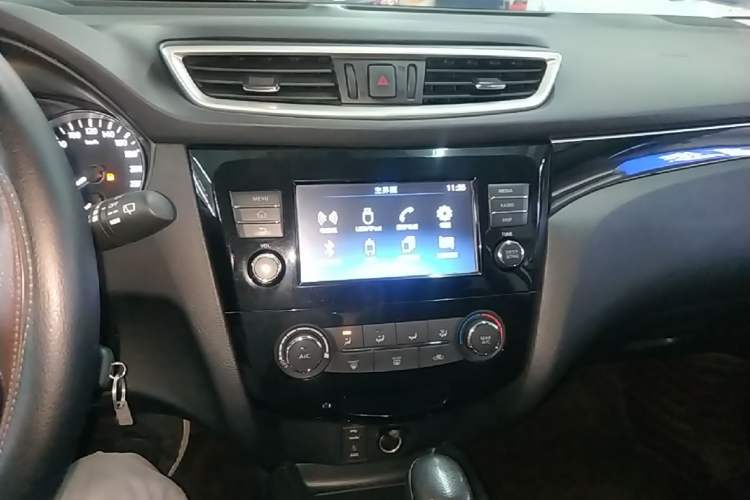 Used Nissan Qashqai 2017 2.0L CVT Smart Enjoyment Version China V Standard Audio And AC Panel