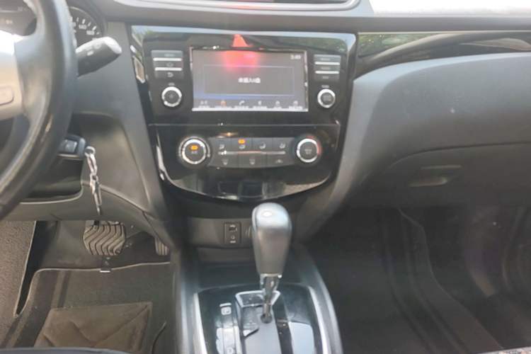 Used Nissan Qashqai 2017 2.0L CVT Smart Enjoyment Version China V Standard Audio And AC Panel