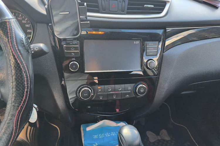 Used Nissan Qashqai 2017 2.0L CVT Smart Enjoyment Version China V Standard Audio And AC Panel