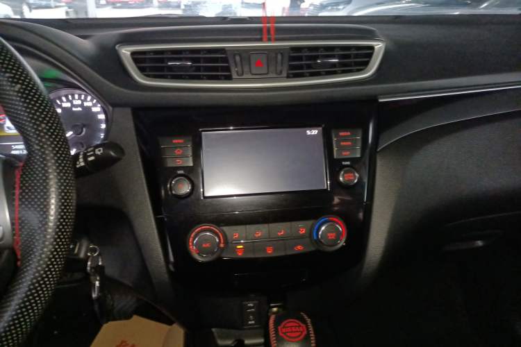 Used Nissan Qashqai 2017 2.0L CVT Smart Enjoyment Version China V Standard Audio And AC Panel