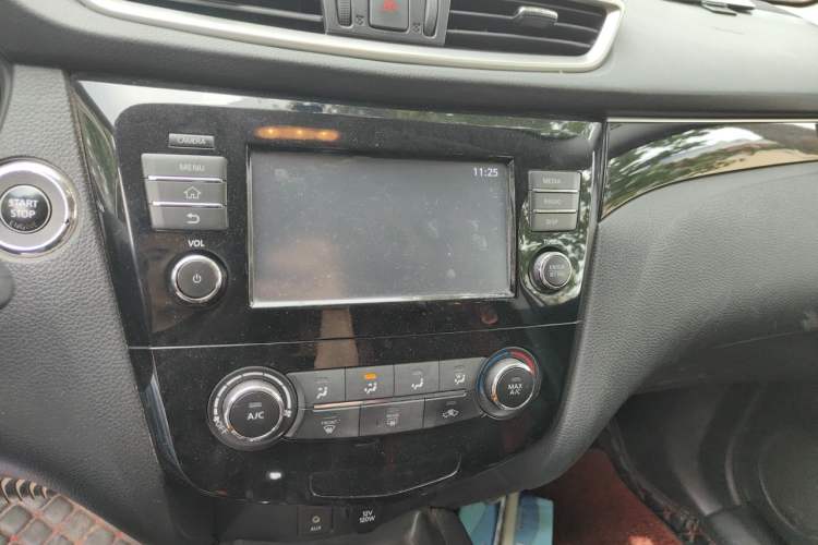 Used Nissan Qashqai 2017 2.0L CVT Luxury Edition China V Standard Audio And AC Panel
