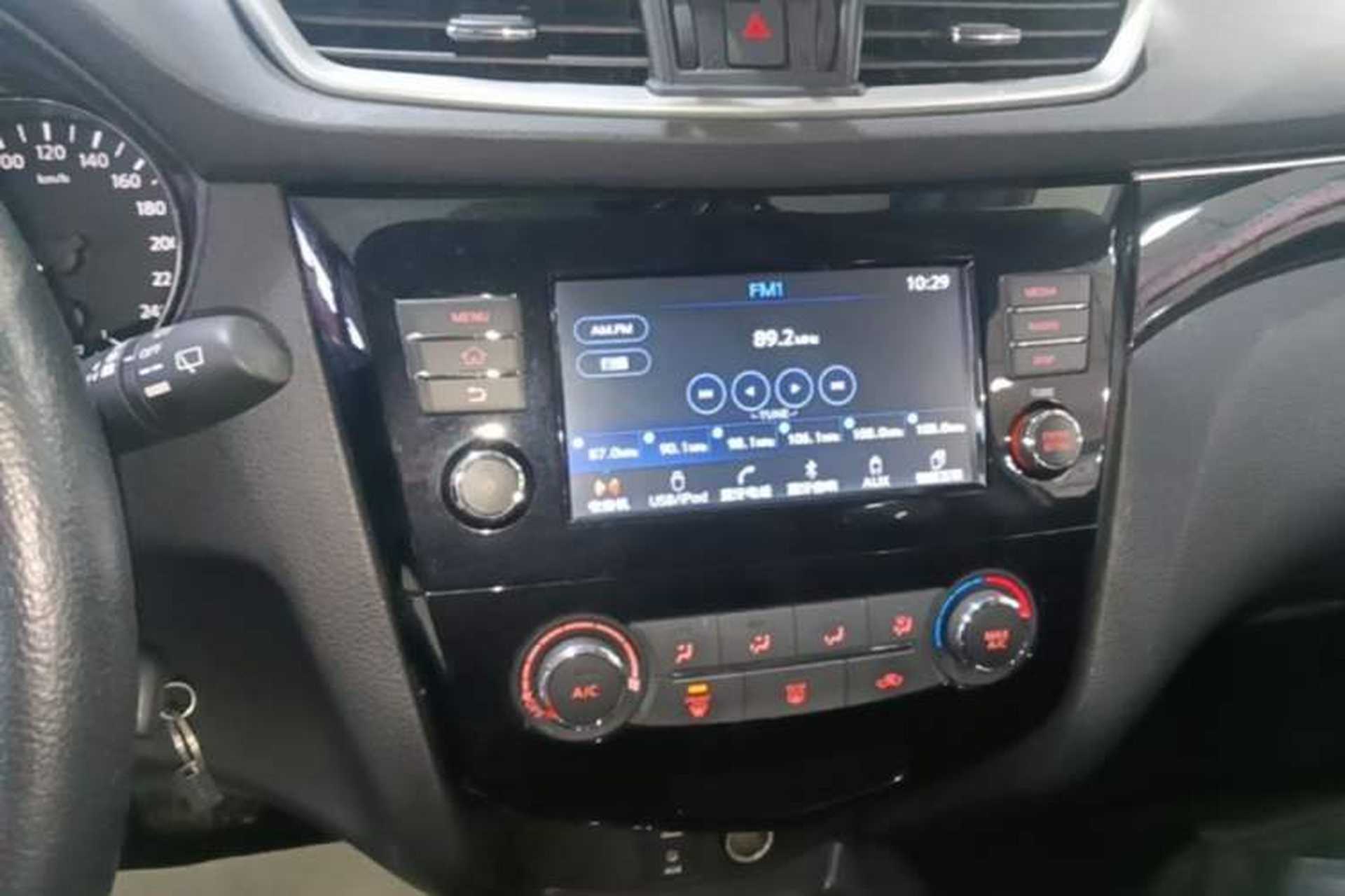 Used Nissan Qashqai 2017 2.0L CVT Smart Enjoyment Version China V Standard Audio And AC Panel