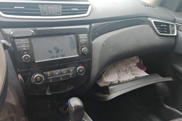 Used Nissan Qashqai 2017 2.0L CVT Smart Enjoyment Version China V Standard Audio And AC Panel