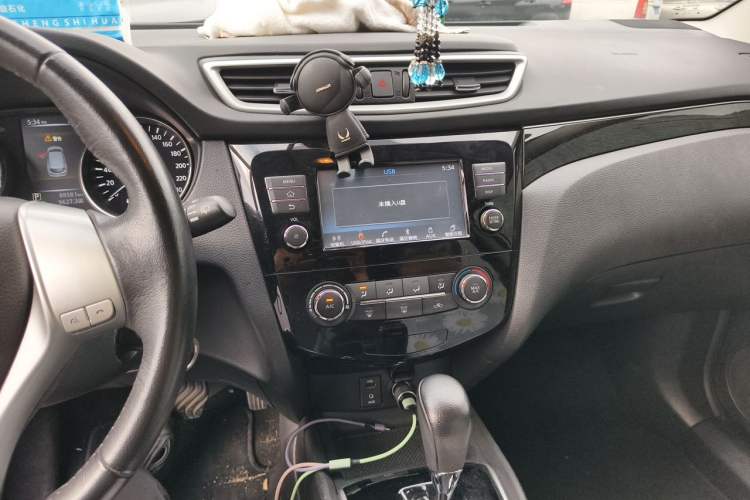 Used Nissan Qashqai 2017 2.0L CVT Smart Enjoyment Version China VI Standard Audio And AC Panel