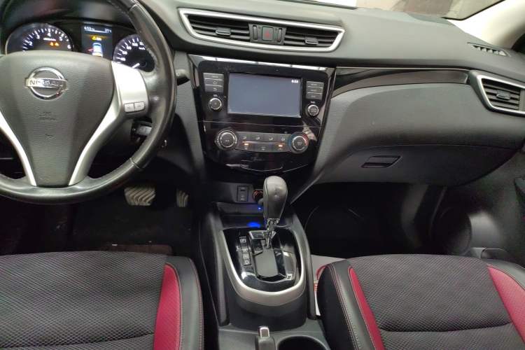 Used Nissan Qashqai 2017 2.0L CVT Smart Enjoyment Version China V Standard Audio And AC Panel
