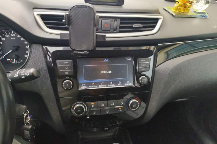 Used Nissan Qashqai 2017 2.0L CVT Smart Enjoyment Version China VI Standard Audio And AC Panel