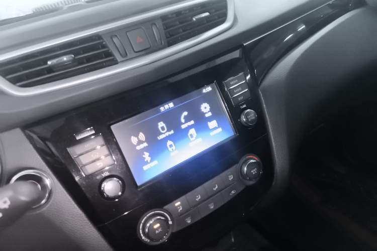 Used Nissan Qashqai 2017 2.0L CVT Smart Enjoyment Version China V Standard Audio And AC Panel