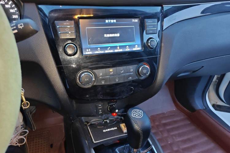 Used Nissan Qashqai 2017 2.0L CVT Smart Enjoyment Version China V Standard Audio And AC Panel