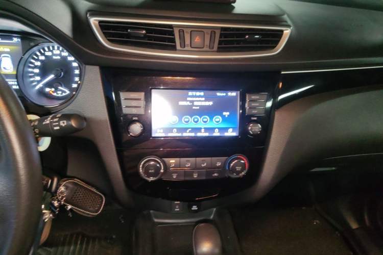 Used Nissan Qashqai 2017 2.0L CVT Smart Enjoyment Version China V Standard Audio And AC Panel