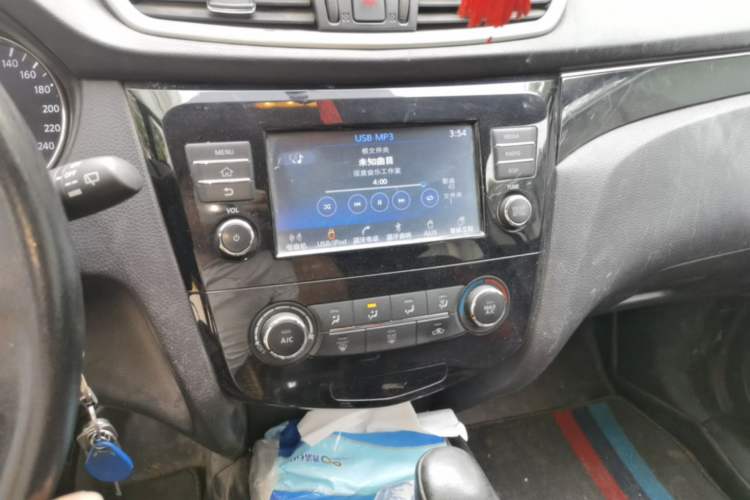 Used Nissan Qashqai 2017 2.0L CVT Smart Enjoyment Version China V Standard Audio And AC Panel