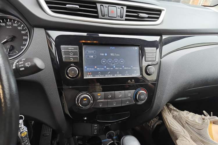 Used Nissan Qashqai 2017 2.0L CVT Smart Enjoyment Version China V Standard Audio And AC Panel