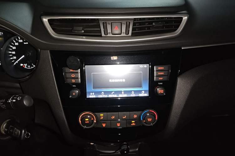 Used Nissan Qashqai 2017 2.0L CVT Smart Enjoyment Version China V Standard Audio And AC Panel