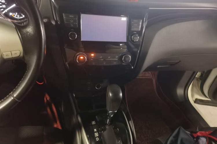 Used Nissan Qashqai 2017 2.0L CVT Smart Enjoyment Version China VI Standard Audio And AC Panel