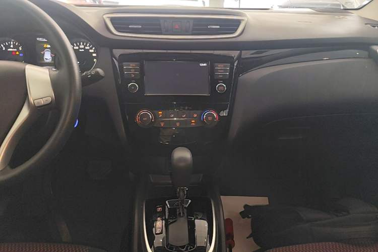 Used Nissan Qashqai 2017 2.0L CVT Elite Edition China VI Standard Audio And AC Panel