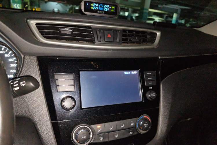 Used Nissan Qashqai 2017 2.0L CVT Smart Enjoyment Version China VI Standard Audio And AC Panel