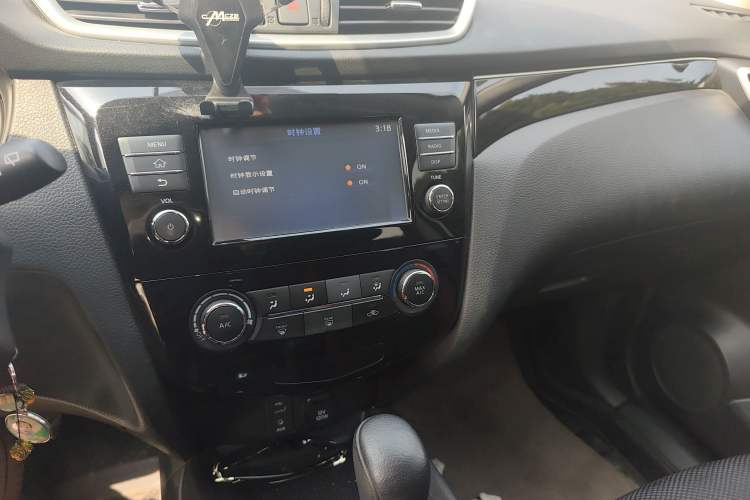 Used Nissan Qashqai 2017 2.0L CVT Smart Enjoyment Version China VI Standard Audio And AC Panel