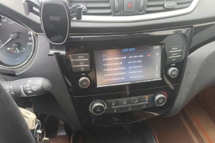 Used Nissan Qashqai 2017 2.0L CVT Smart Enjoyment Version China V Standard Audio And AC Panel