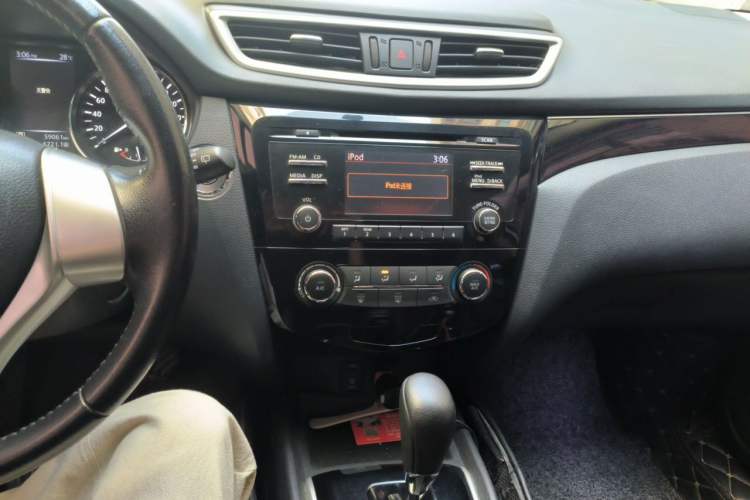 Used Nissan Qashqai 2017 2.0L CVT Luxury Edition China V Standard Audio And AC Panel