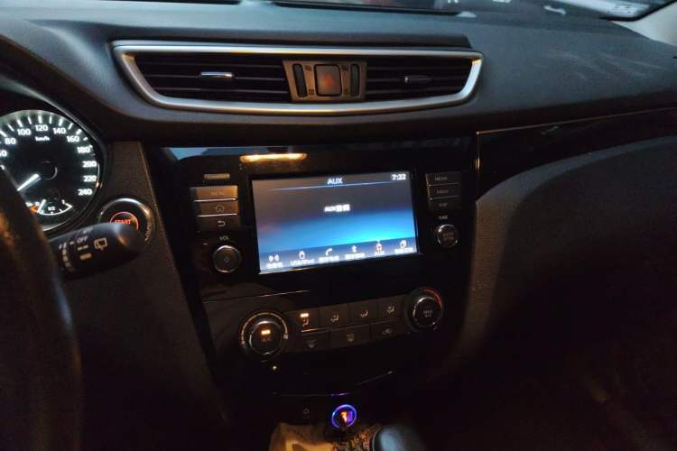 Used Nissan Qashqai 2017 2.0L CVT Luxury Edition China V Standard Audio And AC Panel
