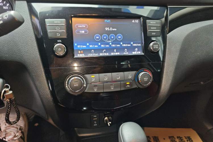 Used Nissan Qashqai 2017 2.0L CVT Smart Enjoyment Version China V Standard Audio And AC Panel