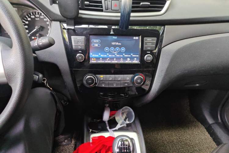 Used Nissan Qashqai 2017 1.2T Manual Fashion Edition Audio And AC Panel
