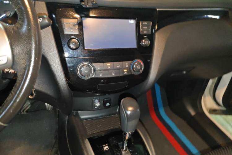 Used Nissan Qashqai 2017 2.0L CVT Smart Enjoyment Version China VI Standard Audio And AC Panel