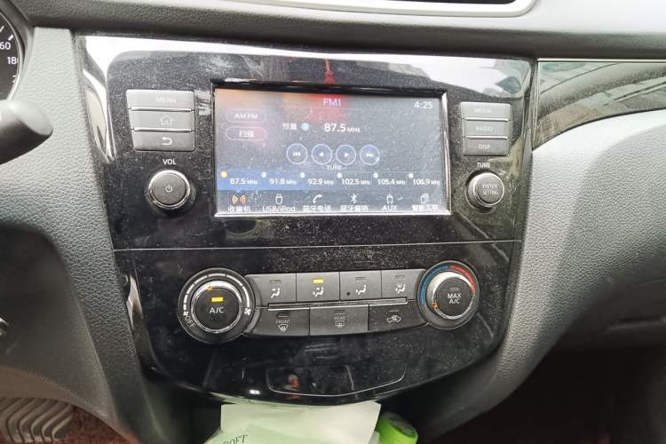 Used Nissan Qashqai 2017 2.0L CVT Smart Enjoyment Version China VI Standard Audio And AC Panel
