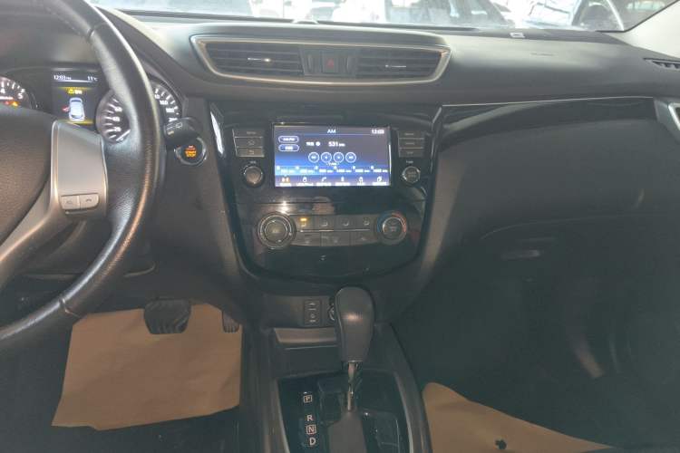 Used Nissan Qashqai 2017 2.0L CVT Smart Enjoyment Version China V Standard Audio And AC Panel