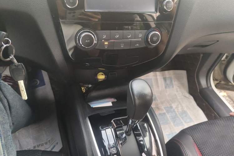 Used Nissan Qashqai 2017 2.0L CVT Smart Enjoyment Version China V Standard Audio And AC Panel