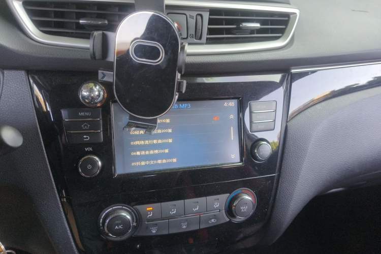 Used Nissan Qashqai 2017 2.0L CVT Smart Enjoyment Version China V Standard Audio And AC Panel