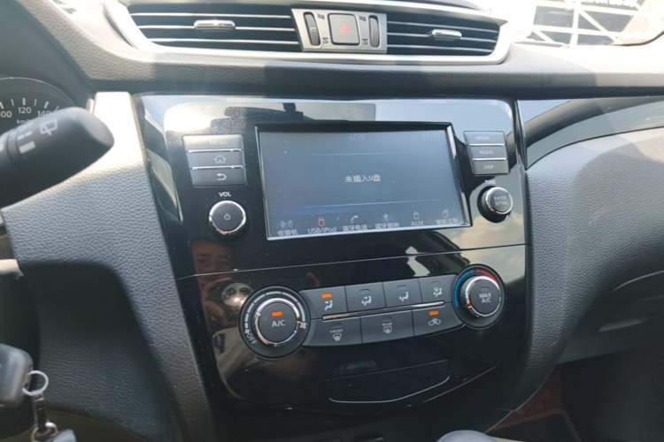 Used Nissan Qashqai 2017 2.0L CVT Elite Edition China V Standard Audio And AC Panel