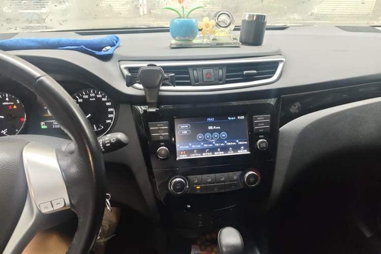Used Nissan Qashqai 2017 2.0L CVT Smart Enjoyment Version China V Standard Audio And AC Panel