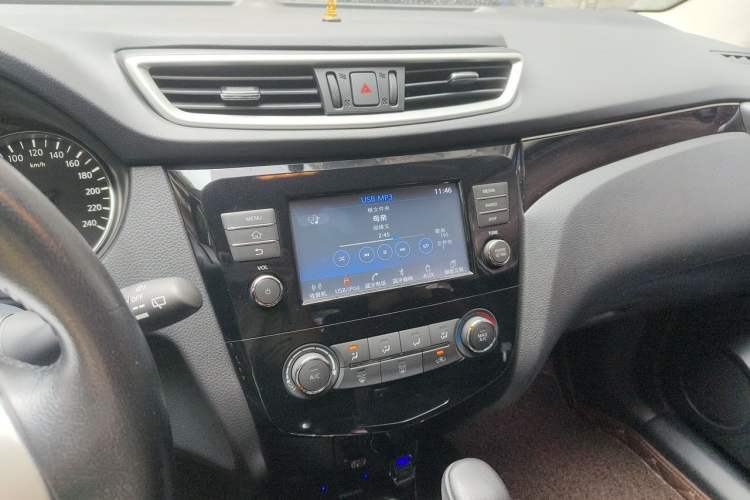 Used Nissan Qashqai 2017 2.0L CVT Smart Enjoyment Version China V Standard Audio And AC Panel