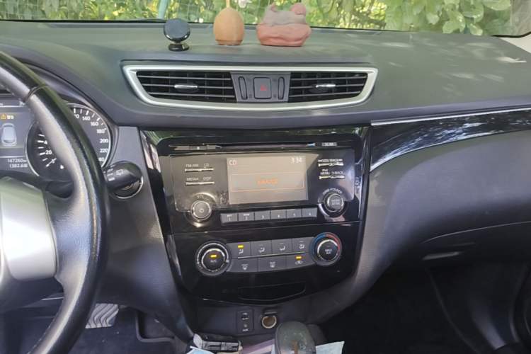 Used Nissan Qashqai 2017 2.0L CVT Luxury Edition China V Standard Audio And AC Panel